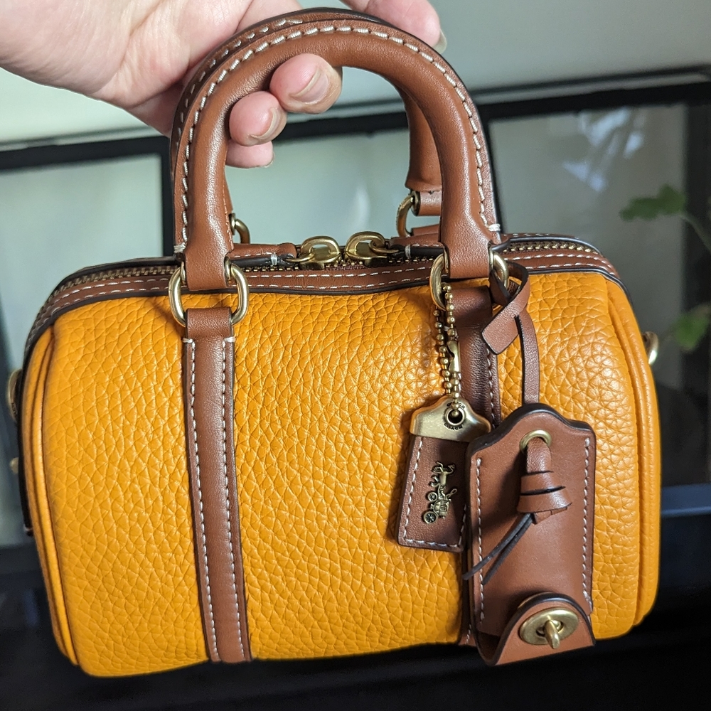 SOLD - CGR : Coach Papaya Rogue 18